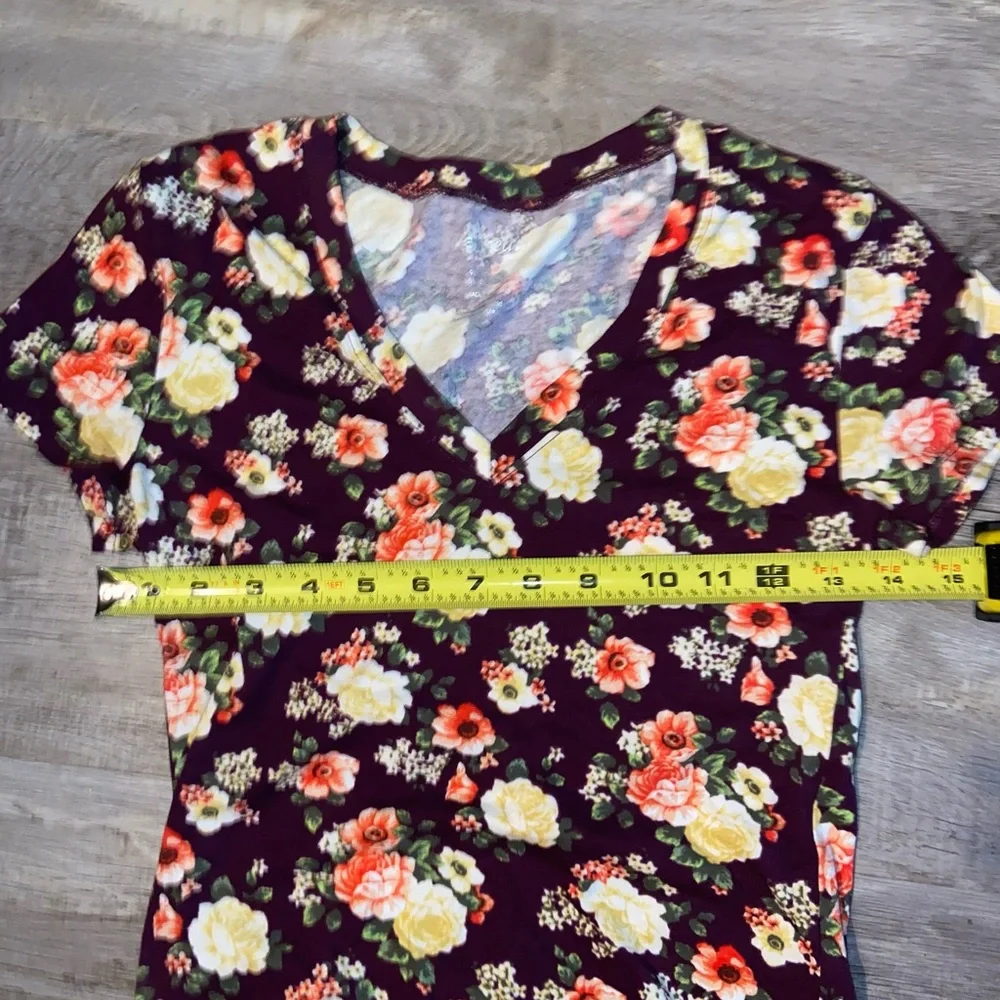 Wet Seal V-Neck T-Shirt Brown With Floral Design Size Medium . (J) - Picture 7 of 9